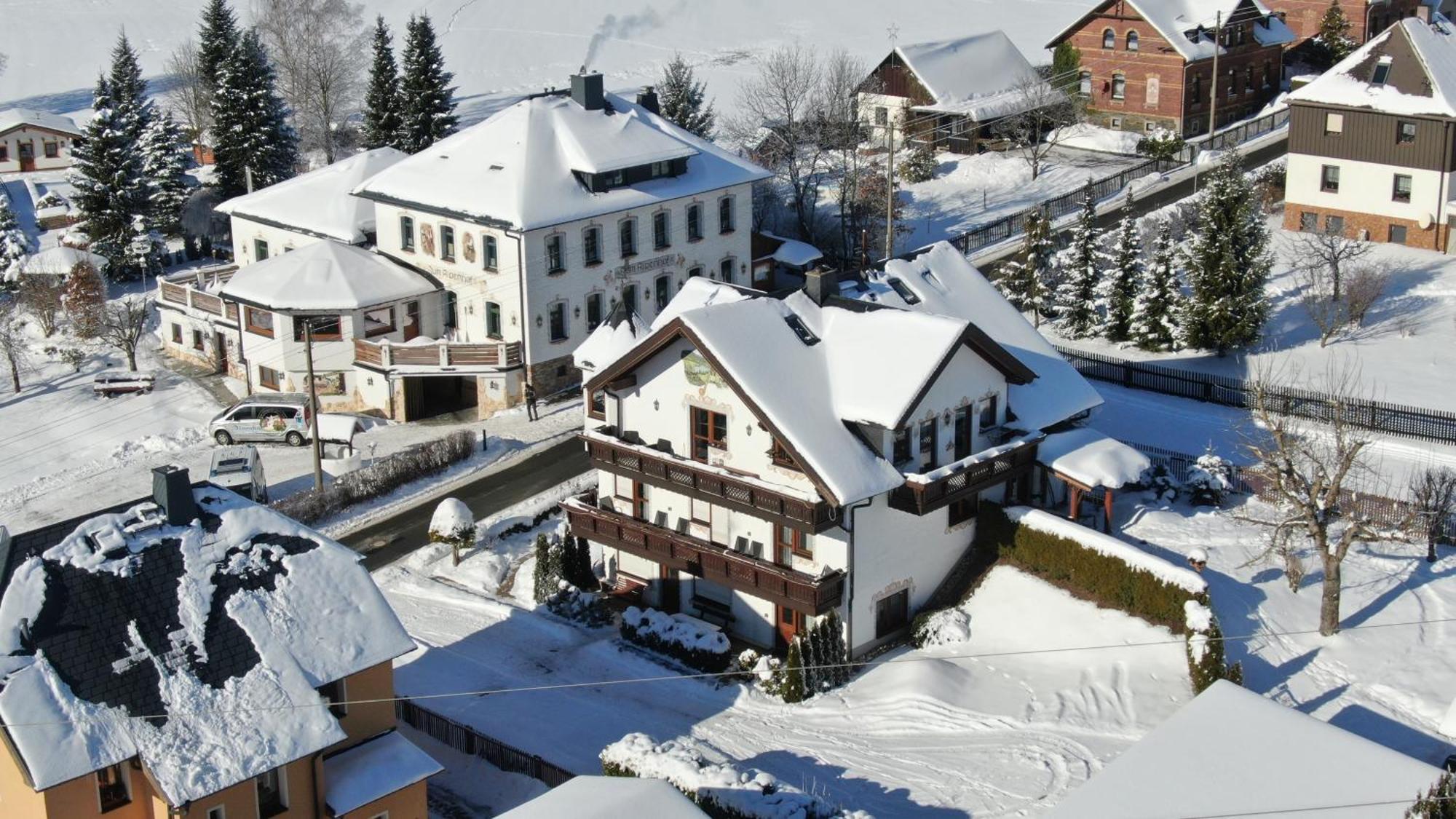 Hotel Alpenhof Markneukirchen Esterno foto