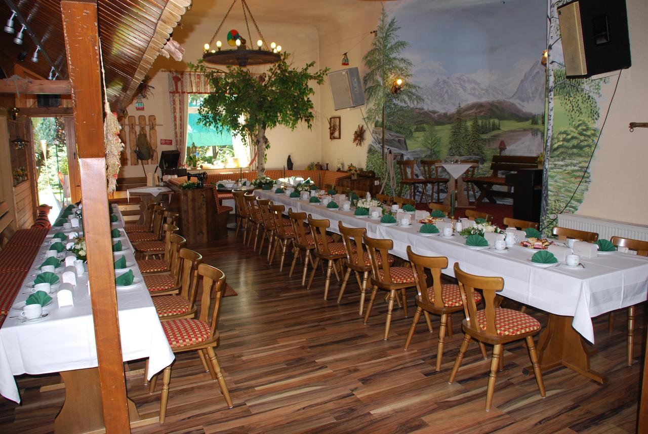 Hotel Alpenhof Markneukirchen Esterno foto